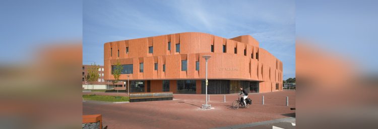 albanileria-vertical-hendiduras-profundas-ventana-dan-aspecto-negrilla-este-nuevo-edificio-cultural-centro-9062-9150781